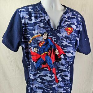 Superman DC Comics Unisex V Neck Top Graphic on Camo TF700 DMSA Size Large